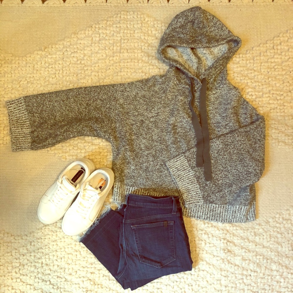 Cropped trendy sweater